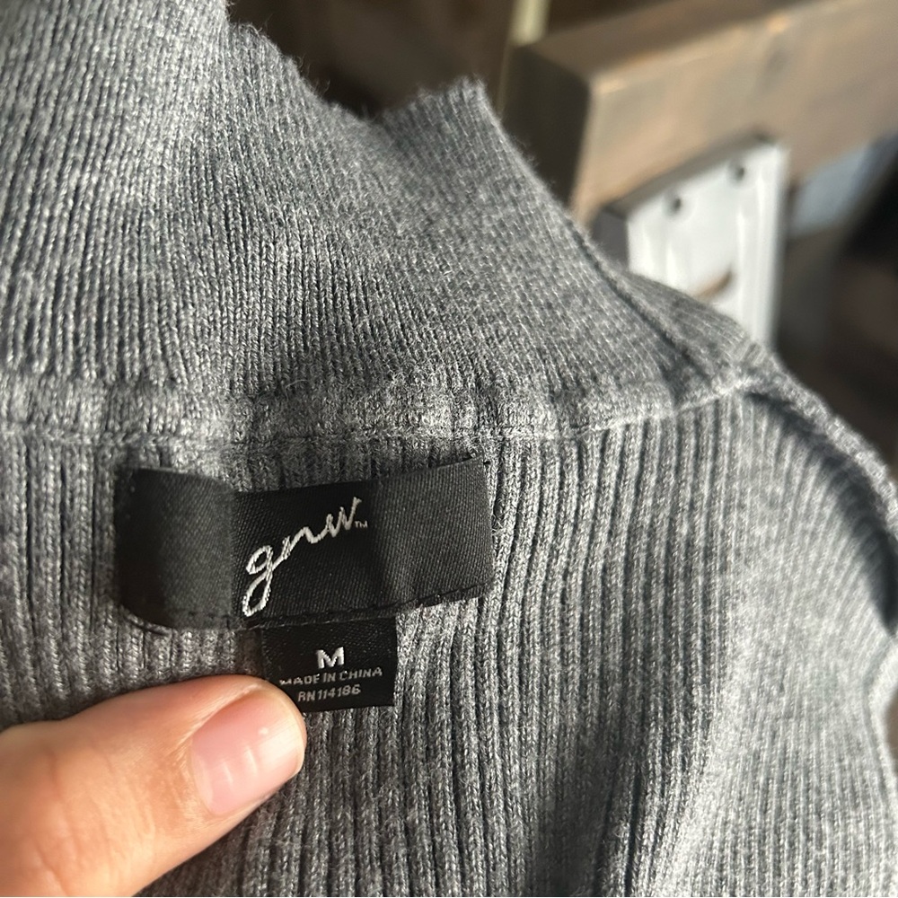 Gray Ribbed Fitted Tank Top - Picture 5 of 6